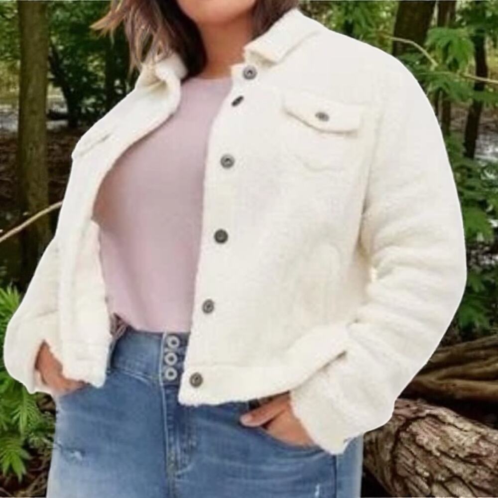 Torrid Online Exclusive White Faux  
SHEARLING TRUCKER JACKET Size 0 Large 12